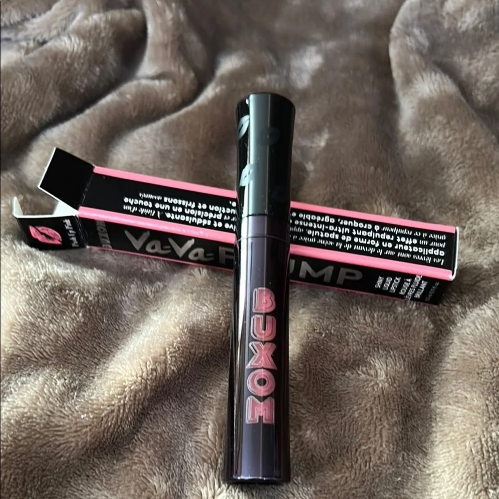 Buxom Va-Va-Plump Shiny Liquid Lipstick